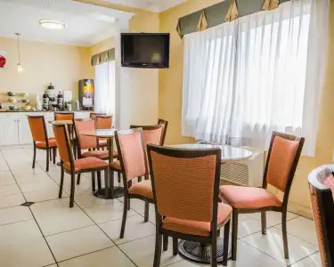 Quality Inn Evansville Eastland Area - 18
