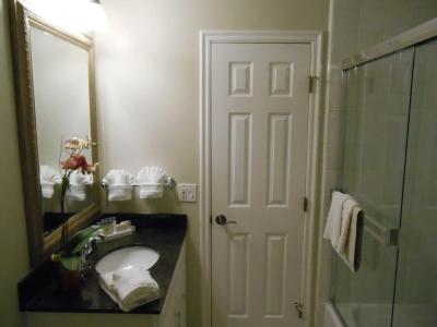 Carmel Bay View Inn - 8