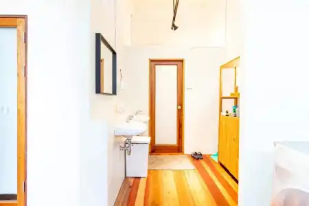 Yu Cafe Hostel - 8