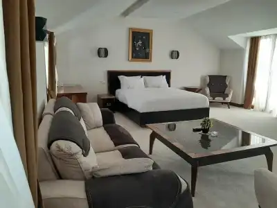 Waikiki Apartments - 3