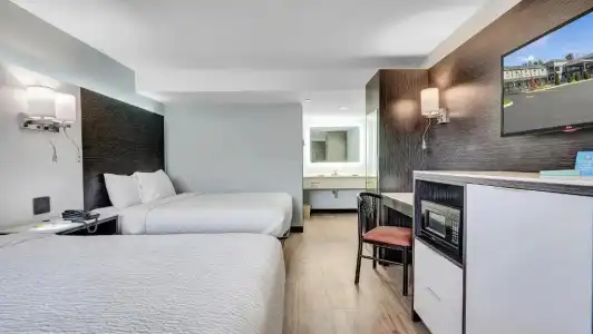 Days Inn & Suites by Wyndham Niagara Falls/Buffalo - 33