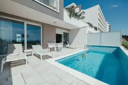 Romana Beach Apartments - 37