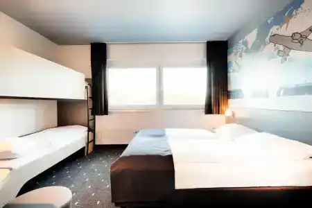 Moxy Berlin Airport - 50