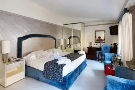 Rivoli Boutique - 2