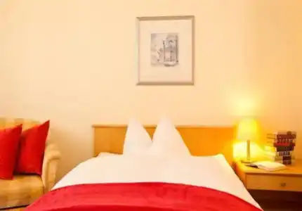 Bayerischer Hof - 2