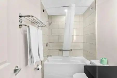 SureStay Plus by Best Western Windsor - 39