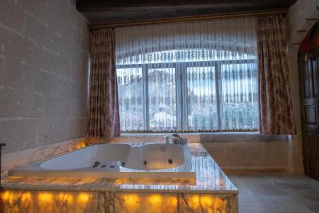 Underground Cave Suites - 111