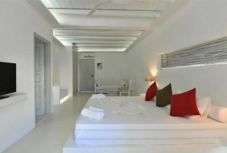 Zefi & Suites - 210