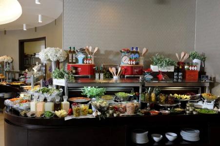 West All Suites - 8