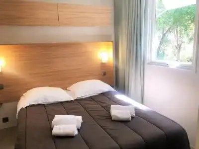 Camping la Pinède - 84