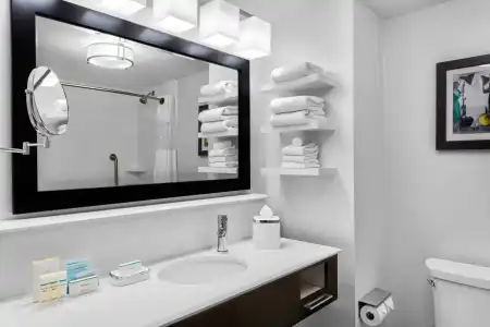 Hampton Inn & Suites Los Angeles/Hollywood - 9