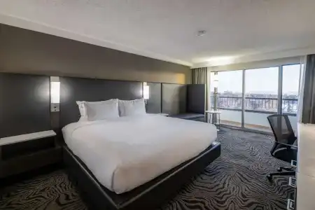 DoubleTree by Hilton Calgary North - 46