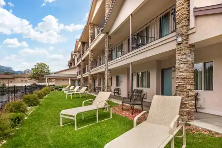 Best Western Plus Silver Saddle Inn - 25