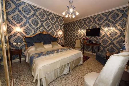 Romantic Escapade in Venice - 60