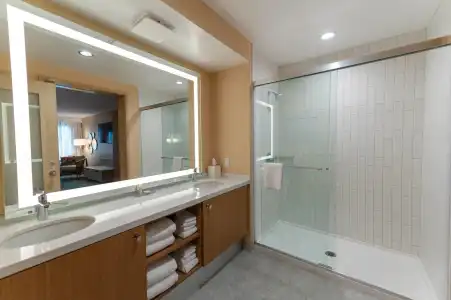 Howard Johnson by Wyndham Anaheim and Water Playground - 8