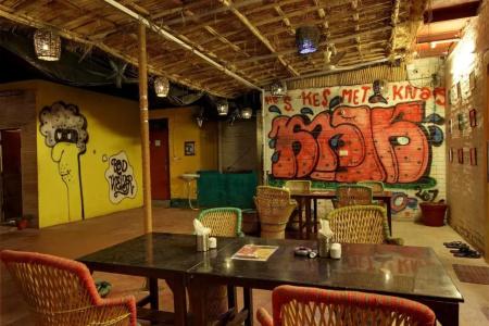 Bedweiser Backpackers Hostel - 14