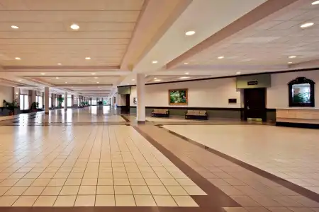 Sheraton Greensboro at Four Seasons - 35