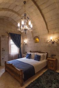 Solo Cave Suites - 112