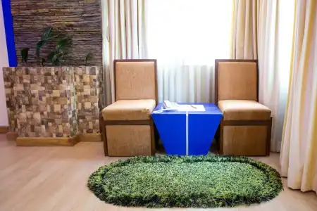 Royal Penguin Boutique & Spa - 148