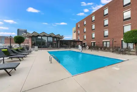 Holiday Inn Express Columbus Downtown by IHG - 17