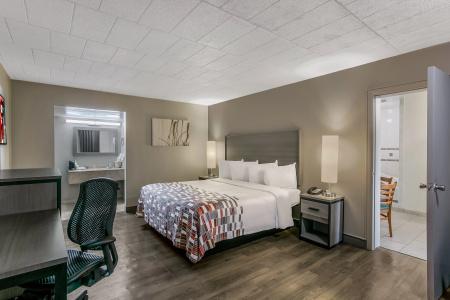 Red Roof Inn Baltimore - 2