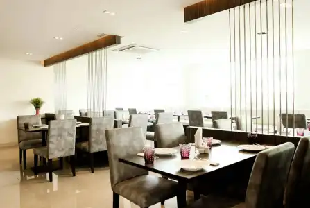 Crystal Suites Suvarnabhumi Airport - 18