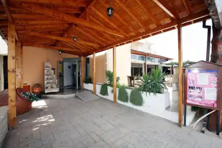 Petsas Apartments & Tavern - 15