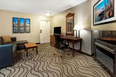 La Quinta Inn by Wyndham Sandusky near Cedar Point - 11