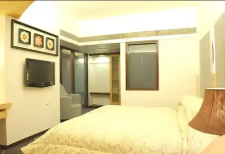 Peninsula Grand - 61