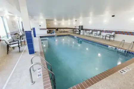 Hampton Inn Bismarck - 37