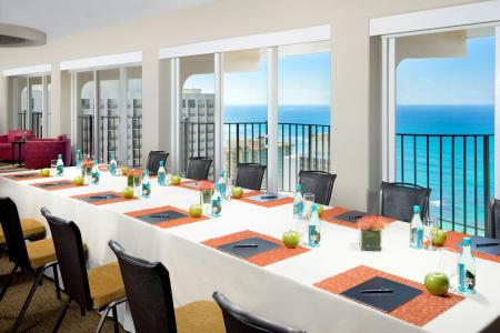 Hilton Waikiki Beach Resort & Spa - 2