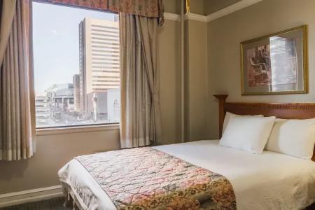 Funky Pool Side Cabana in Dtphx - 27