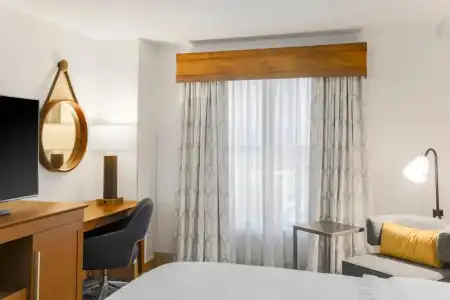 Hampton Inn & Suites Austin Downtown - 60