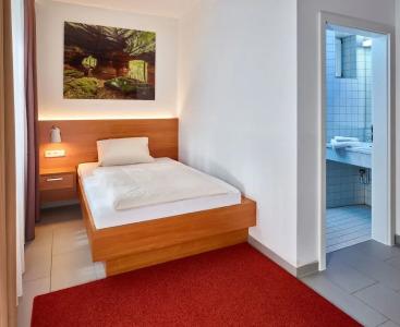 & Restaurant Burgschänke - 2