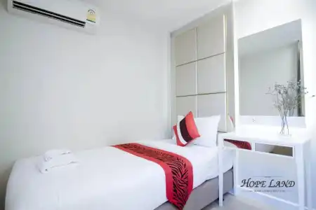 Hope Land Sukhumvit 8 - 128
