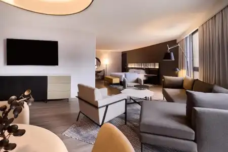 Hyatt Regency - 101