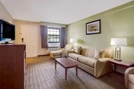 Baymont by Wyndham Jacksonville Orange Park - 19