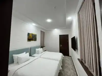 Everest Plaza - 2
