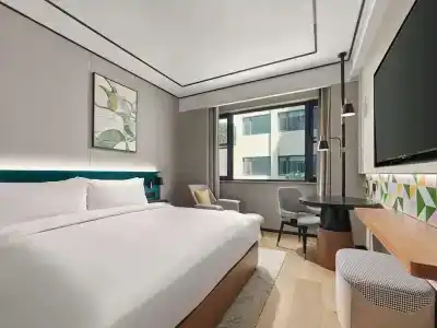 Hilton Garden Inn West Lake - 55