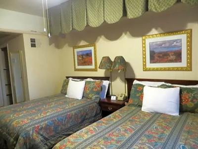 Funky Pool Side Cabana in Dtphx - 15