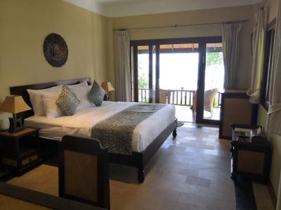 Beyond The Blue Horizon Villa Resort - 4