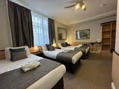Tudor Court - 15
