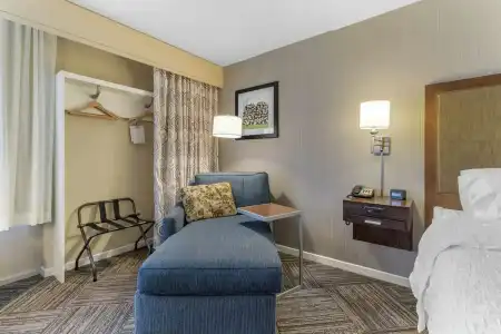 Hampton Inn Green Bay Downtow - 41