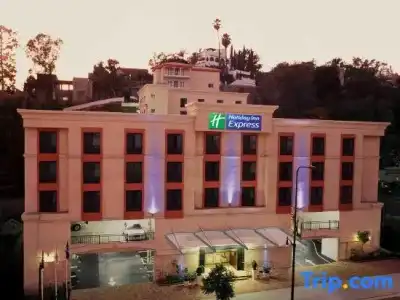 Holiday Inn Express & Suites HOLLYWOOD WALK OF FAME by IHG - 0