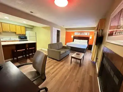 Hawthorn Extended Stay by Wyndham Wichita - 73