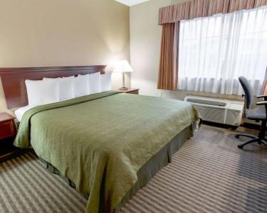 Holiday Inn Express & Suites Mountain View Silicon Valley by IHG - 5
