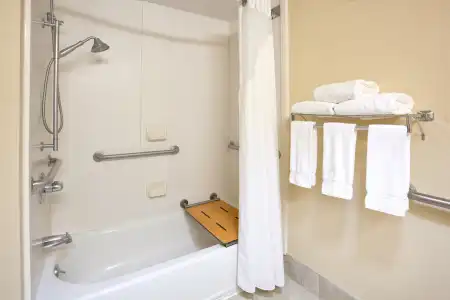Holiday Inn Express Cedar Rapids (Collins Rd) by IHG - 21