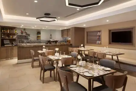Ramada by Wyndham Old City - 22