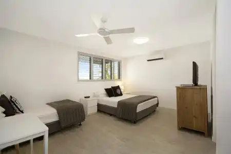 Jacaranda Noosa - 150