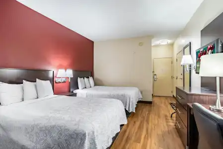 Red Roof Inn PLUS+ Phoenix West - 35